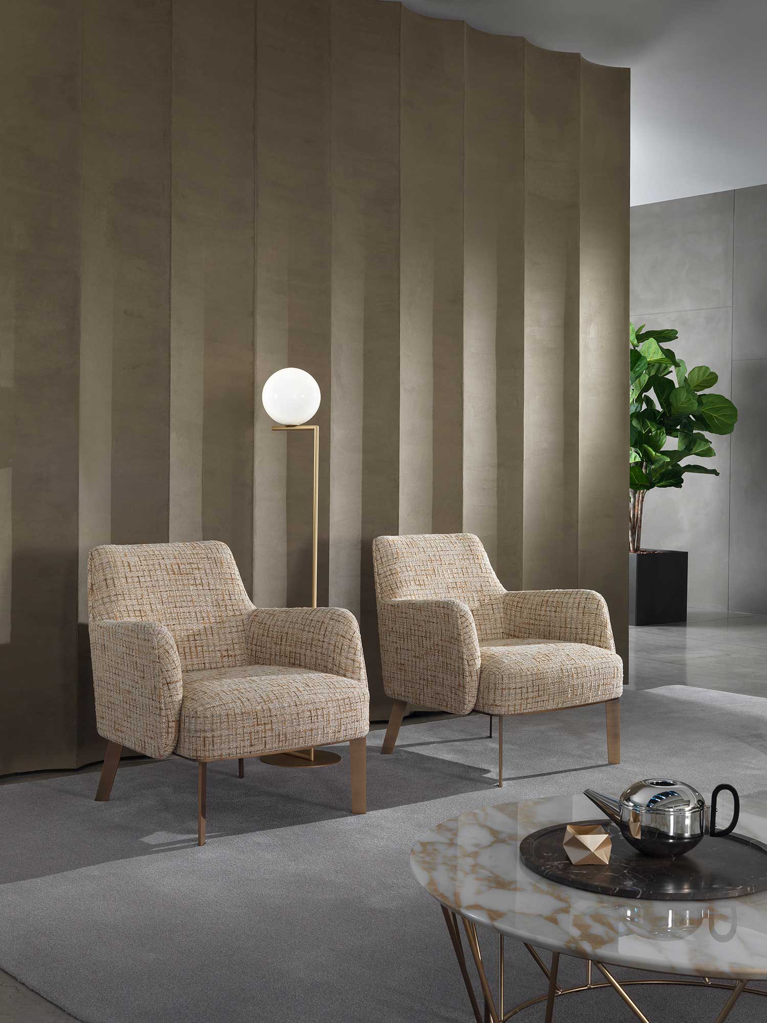 img042_Clipper_Low_Armchairs_Metal_Base