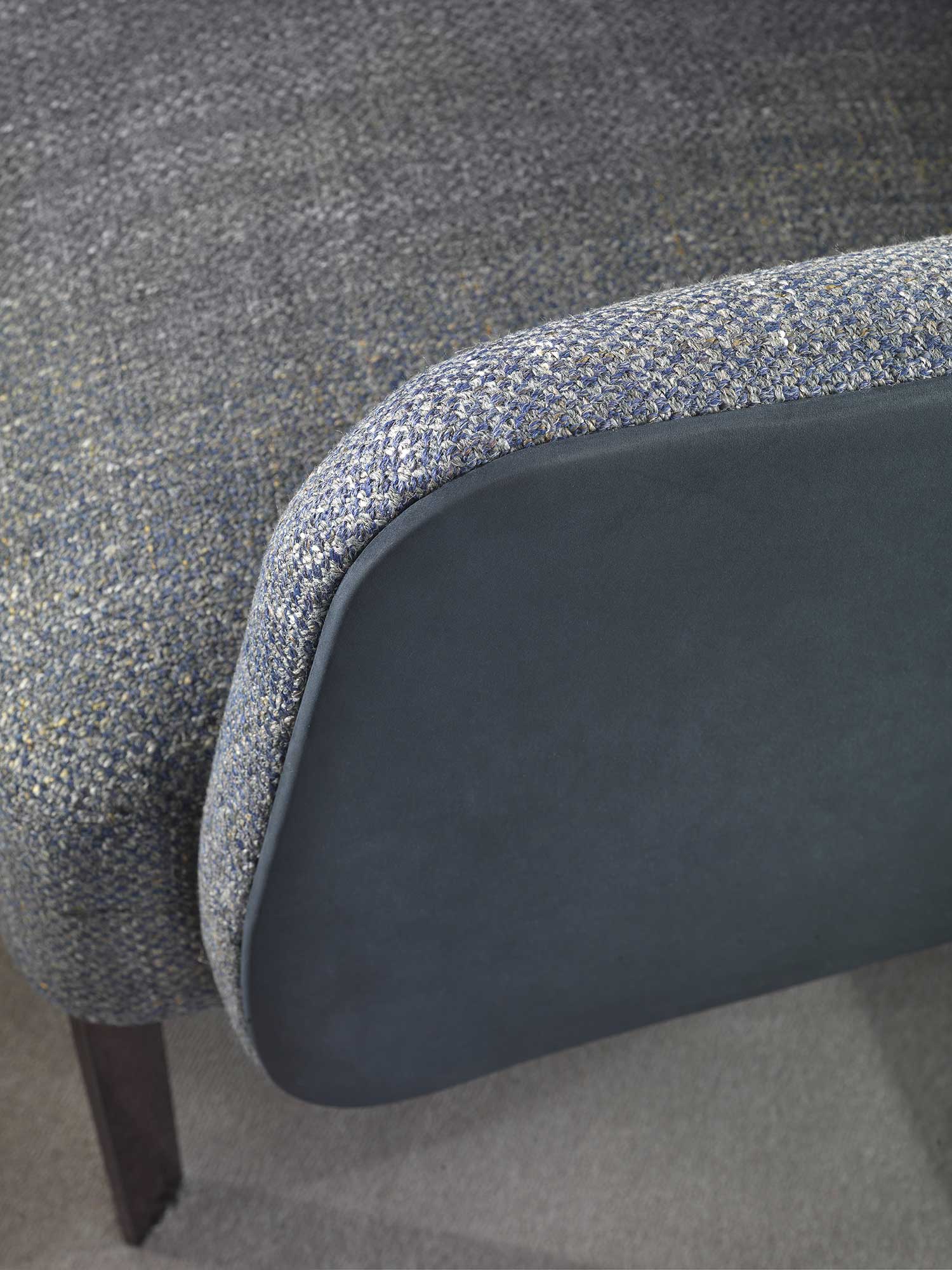 img046_Clipper_Low_Armchairs_Metal_Base