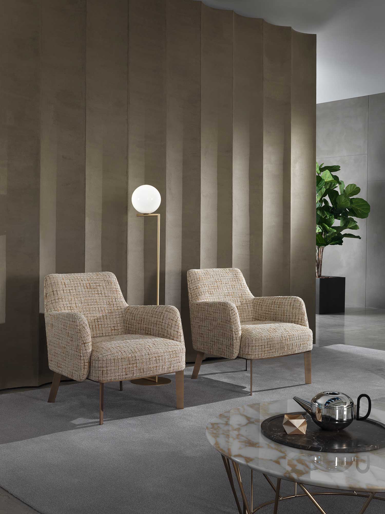 img053_Clipper_Low_Armchairs_Metal_Base