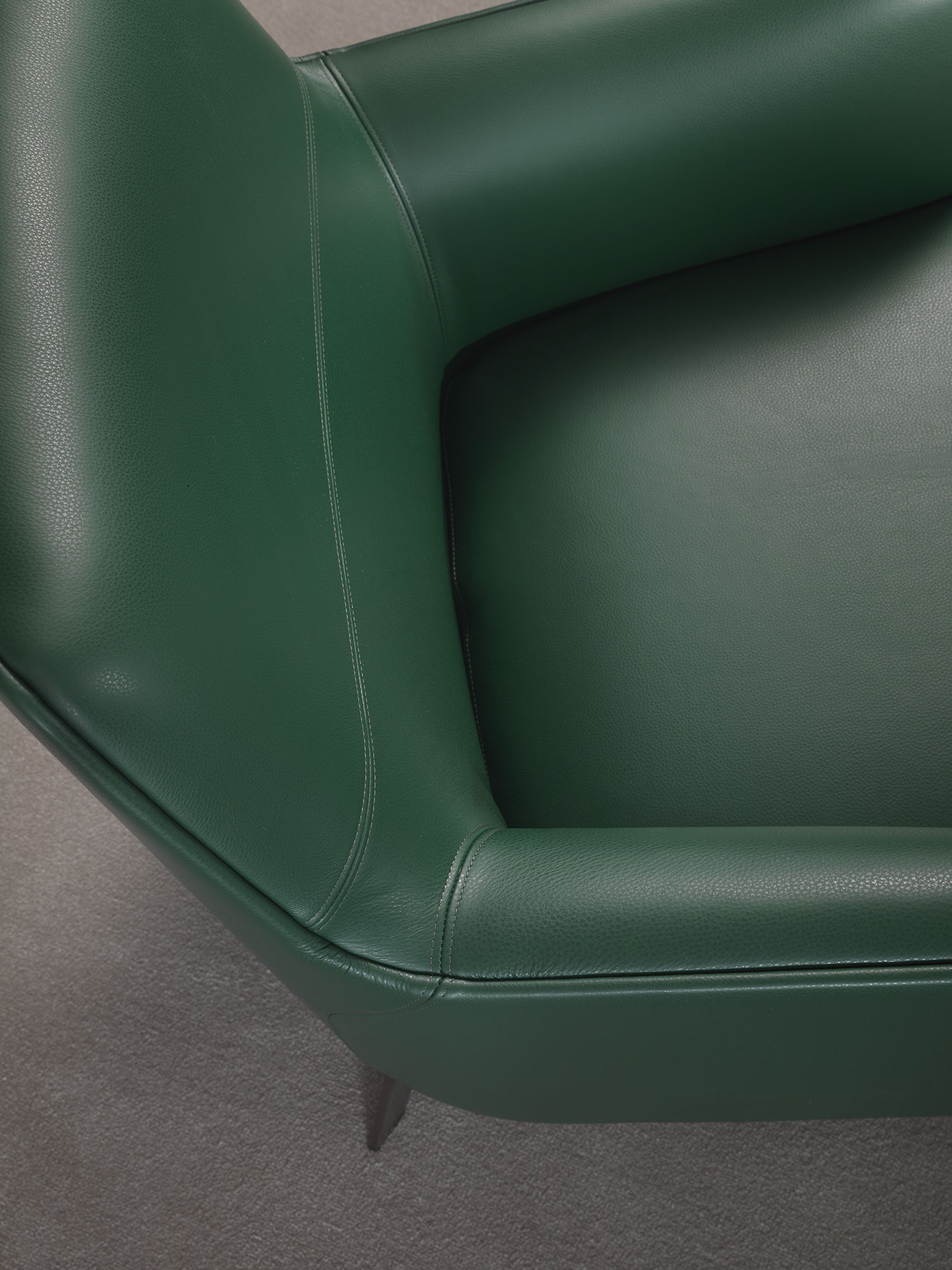 img058_Clipper_Low_Armchairs_Metal_Base